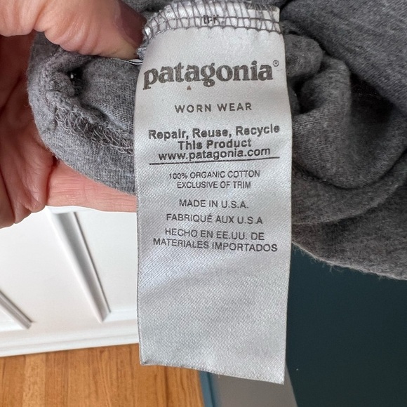 Patagonia Women’s Gray Graphic Short Sleeve T-Shirt Size Small - Picture 5 of 7